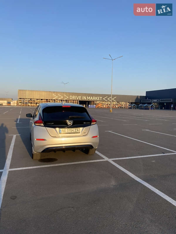 Хетчбек Nissan Leaf 2018 в Дніпрі