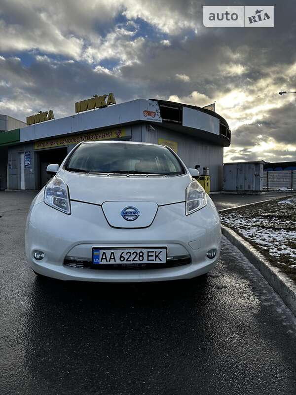 Хетчбек Nissan Leaf 2014 в Києві