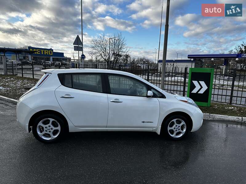 Хэтчбек Nissan Leaf 2014 в Киеве