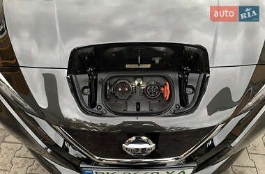 Хэтчбек Nissan Leaf 2018 в 