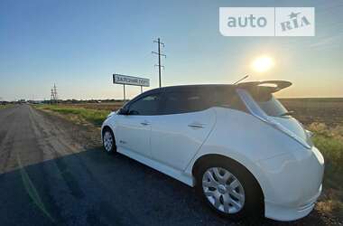 Хетчбек Nissan Leaf 2014 в 