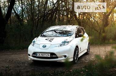 Хетчбек Nissan Leaf 2014 в 