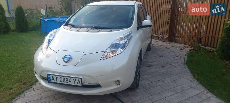 Хетчбек Nissan Leaf 2015 в Івано-Франківську