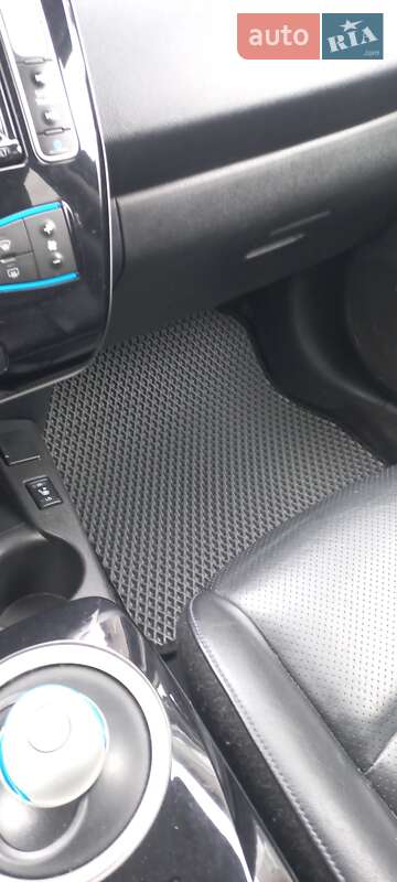 Хетчбек Nissan Leaf 2015 в Івано-Франківську