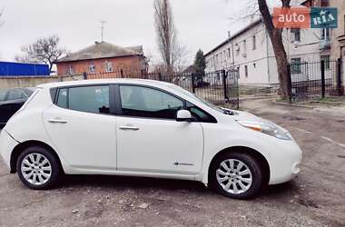 Хэтчбек Nissan Leaf 2014 в 