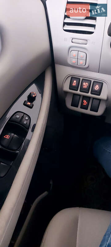 Хэтчбек Nissan Leaf 2011 в Тячеве