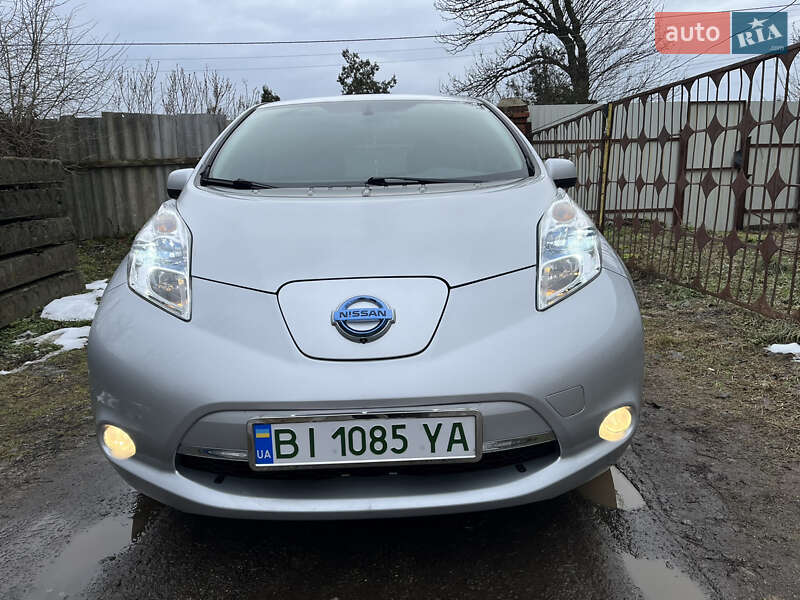 Хэтчбек Nissan Leaf 2015 в Полтаве