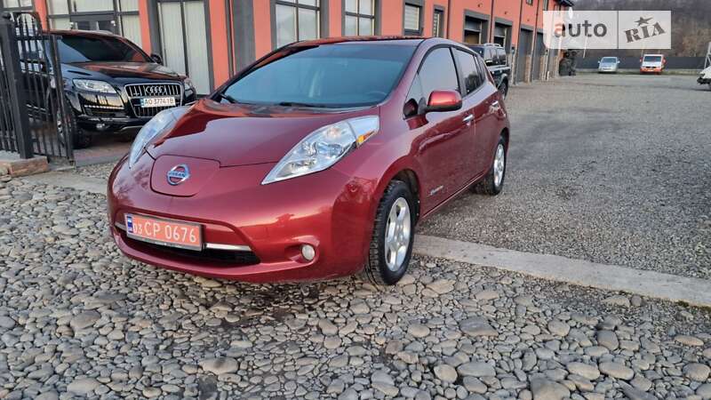 Хэтчбек Nissan Leaf 2013 в Тячеве