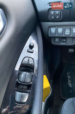 Хэтчбек Nissan Leaf 2014 в 