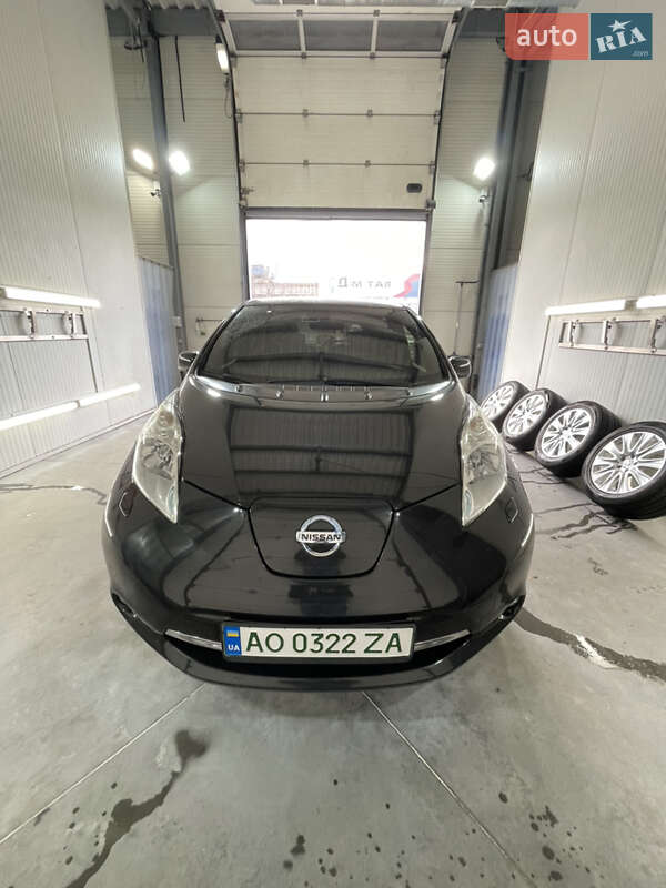 Хэтчбек Nissan Leaf 2014 в Черновцах