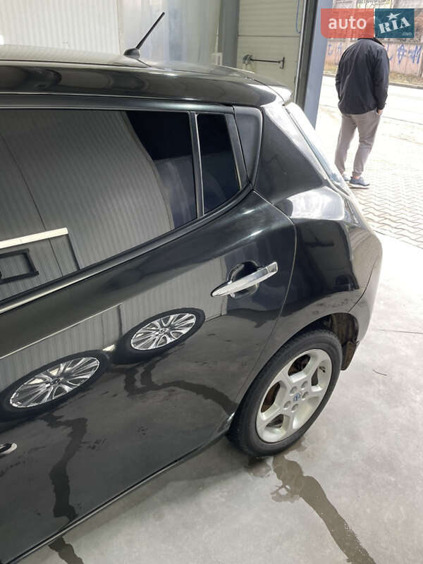 Хэтчбек Nissan Leaf 2014 в Черновцах