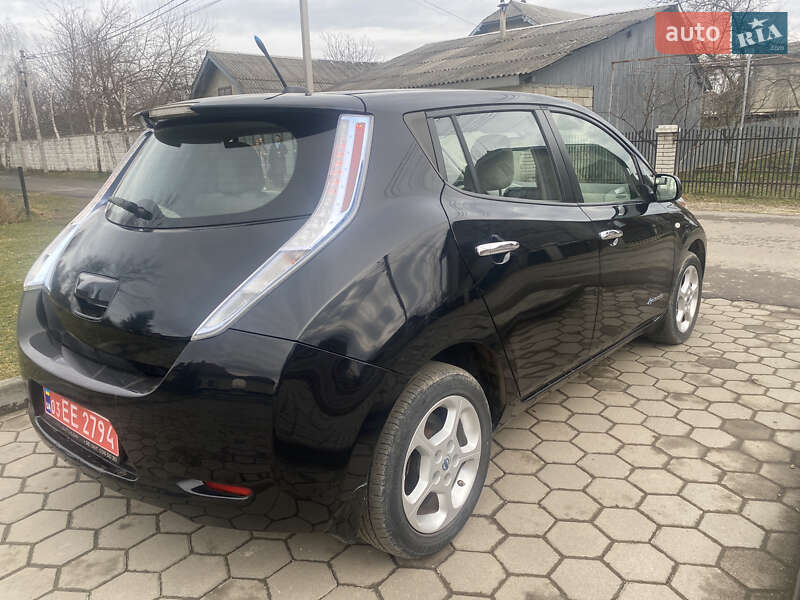 Хетчбек Nissan Leaf 2012 в Івано-Франківську