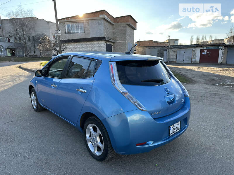 Хетчбек Nissan Leaf 2011 в Первомайську