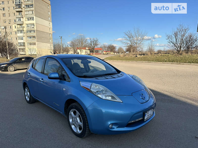 Хетчбек Nissan Leaf 2011 в Первомайську