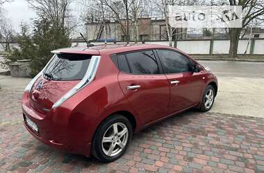 Хэтчбек Nissan Leaf 2011 в Вараше