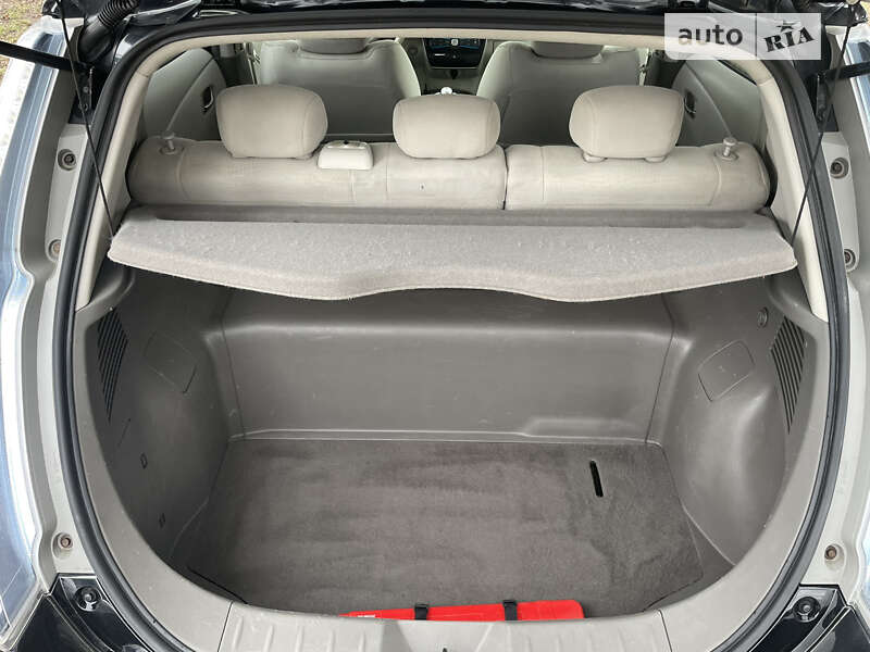 Хетчбек Nissan Leaf 2012 в Дубні