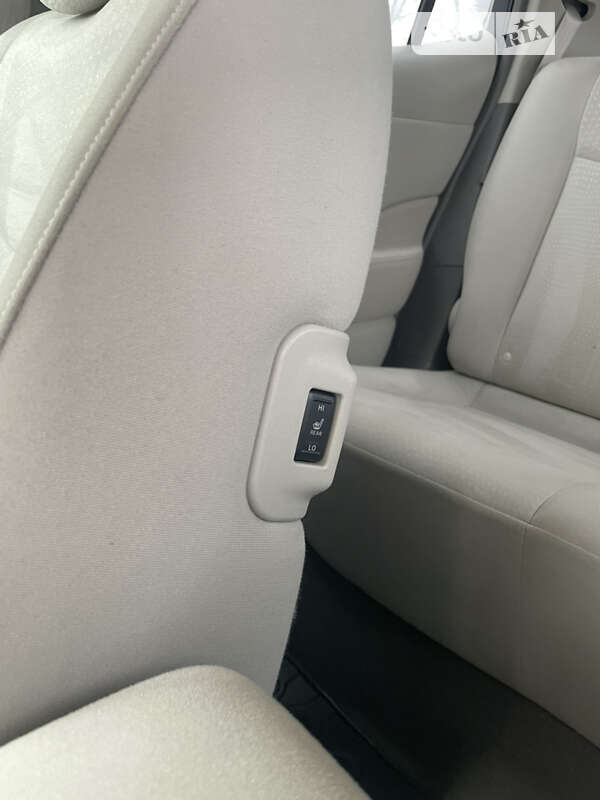 Хетчбек Nissan Leaf 2012 в Дубні