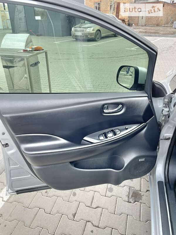 Хетчбек Nissan Leaf 2013 в Вінниці