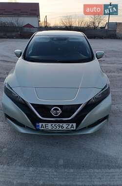 Хэтчбек Nissan Leaf 2018 в Днепре