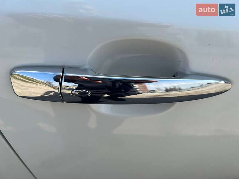 Хетчбек Nissan Leaf 2014 в Запоріжжі