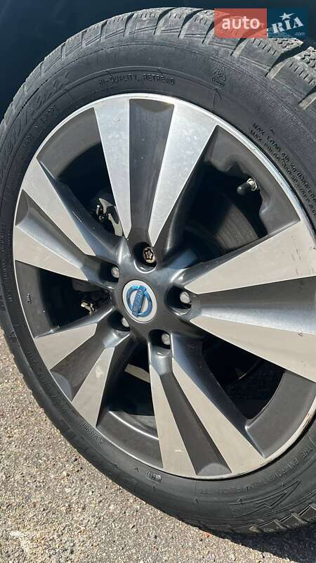 Хетчбек Nissan Leaf 2014 в Запоріжжі