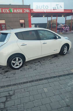 Хэтчбек Nissan Leaf 2013 в Буске