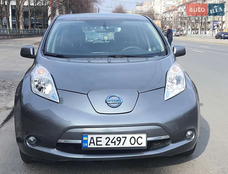 Хетчбек Nissan Leaf 2016 в Дніпрі