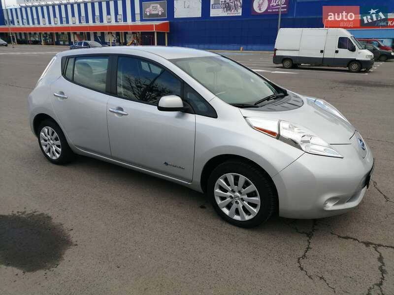 Хэтчбек Nissan Leaf 2015 в Луцке