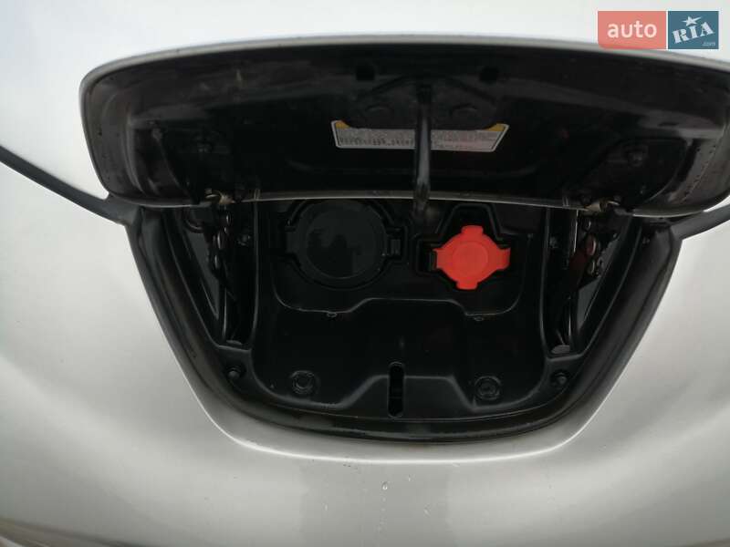 Хэтчбек Nissan Leaf 2015 в Луцке