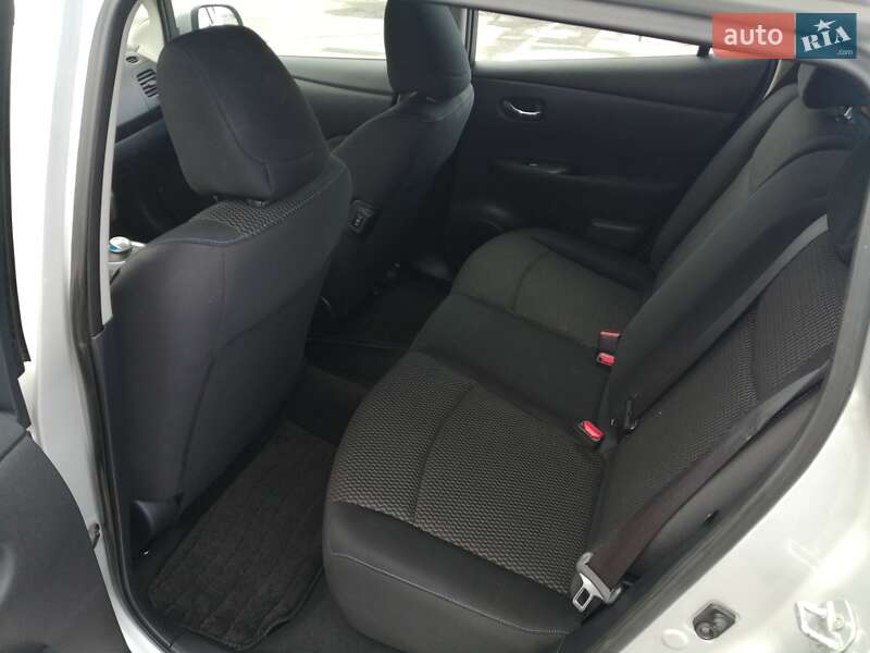 Хэтчбек Nissan Leaf 2015 в Луцке