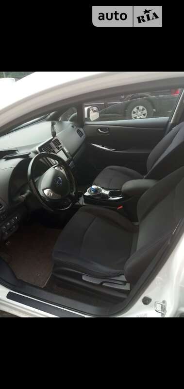 Хэтчбек Nissan Leaf 2013 в Львове