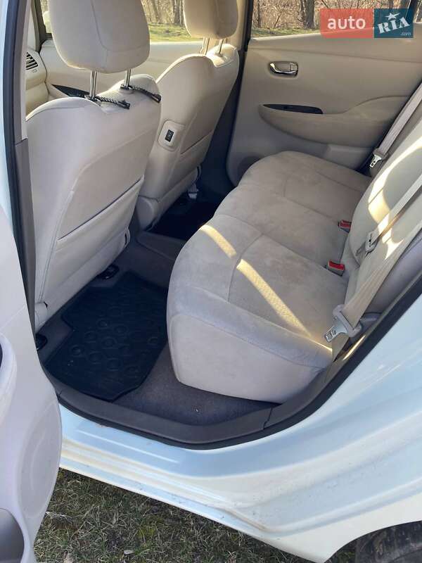 Хетчбек Nissan Leaf 2012 в Рівному