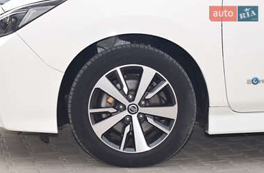 Хэтчбек Nissan Leaf 2019 в 