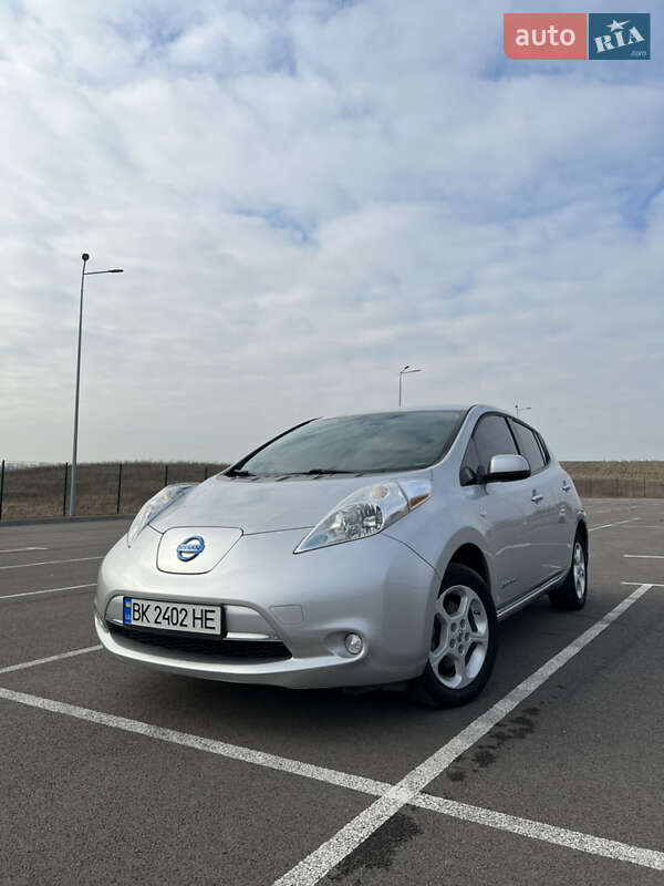 Хэтчбек Nissan Leaf 2014 в Ровно