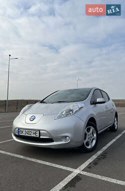 Хэтчбек Nissan Leaf 2014 в 