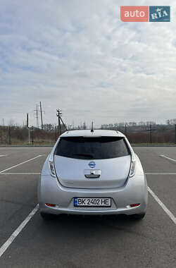Хэтчбек Nissan Leaf 2014 в 