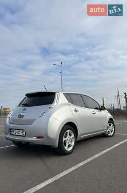 Хэтчбек Nissan Leaf 2014 в 