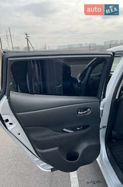 Хэтчбек Nissan Leaf 2014 в 