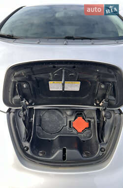 Хэтчбек Nissan Leaf 2014 в 