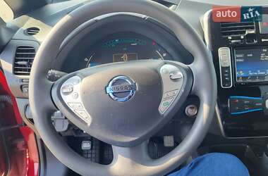 Хэтчбек Nissan Leaf 2016 в 