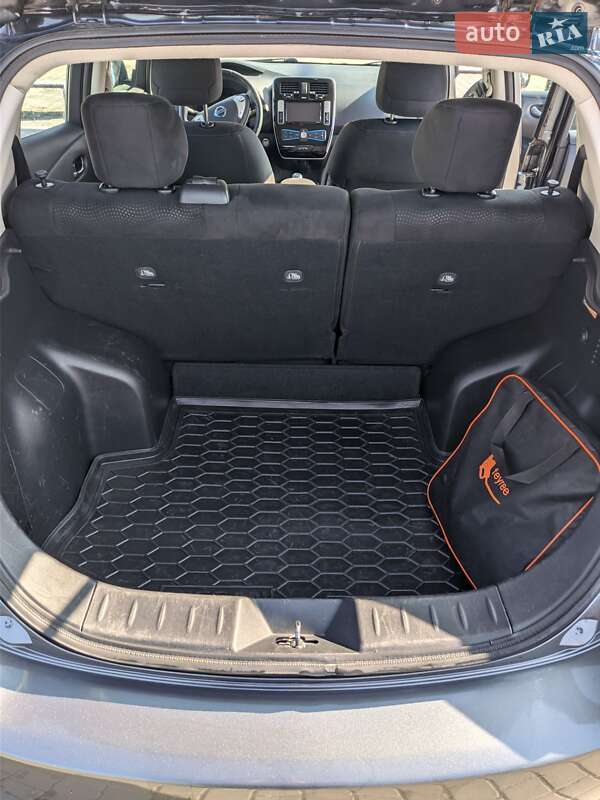 Хэтчбек Nissan Leaf 2016 в Ровно