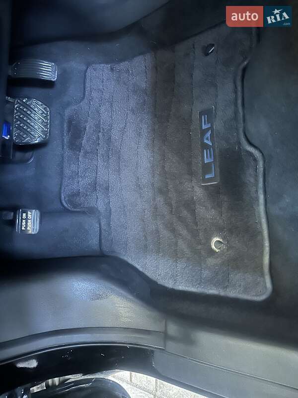 Хэтчбек Nissan Leaf 2014 в Львове