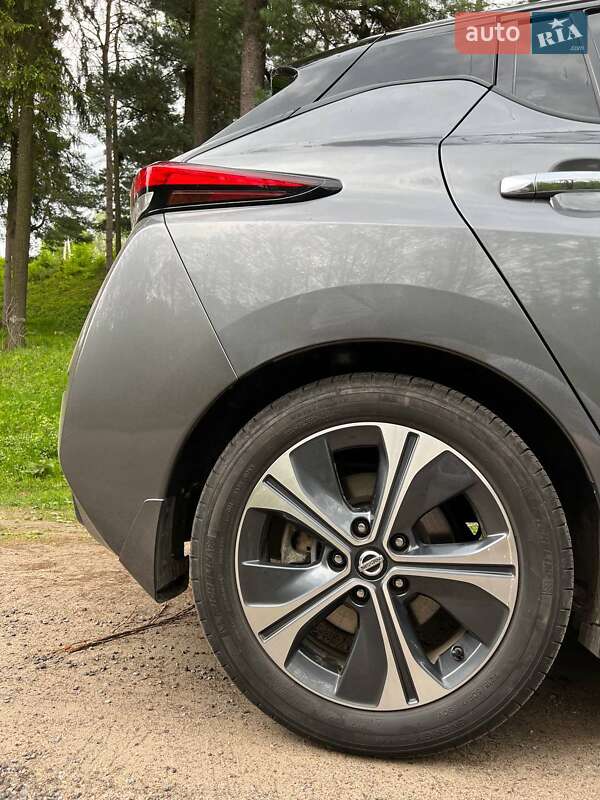 Хэтчбек Nissan Leaf 2018 в Сумах