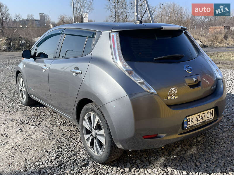 Хетчбек Nissan Leaf 2015 в Києві