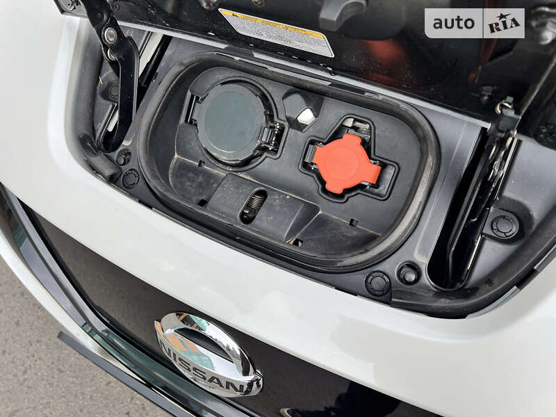 Хэтчбек Nissan Leaf 2022 в Одессе