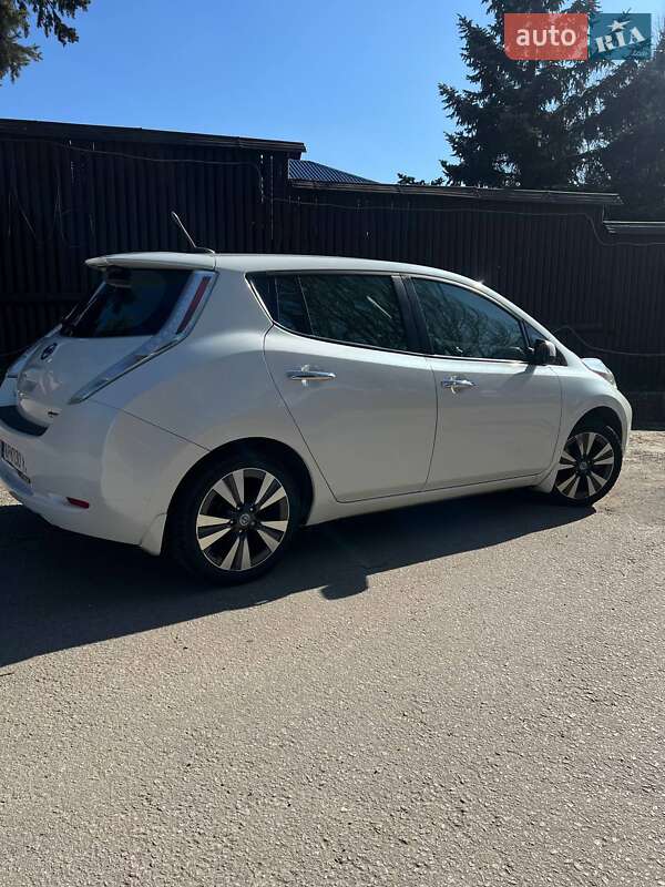Хетчбек Nissan Leaf 2014 в Запоріжжі
