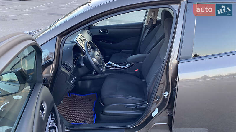 Хэтчбек Nissan Leaf 2017 в Житомире
