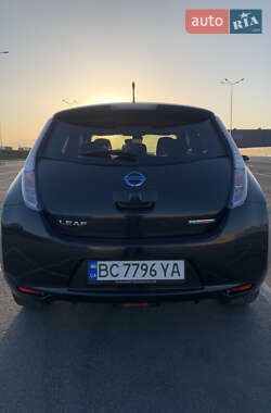 Хетчбек Nissan Leaf 2011 в 