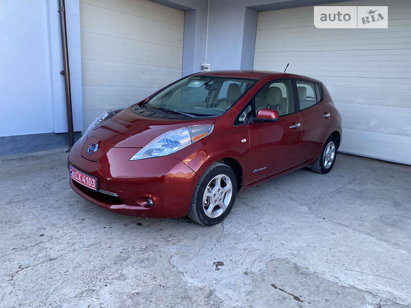 Хэтчбек Nissan Leaf 2012 в Снятине