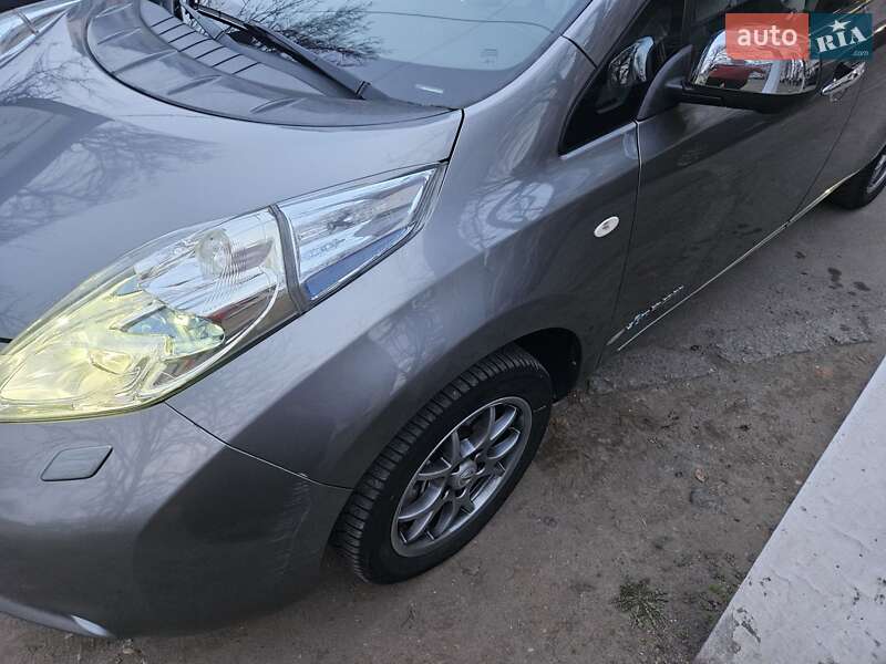 Хэтчбек Nissan Leaf 2013 в Измаиле
